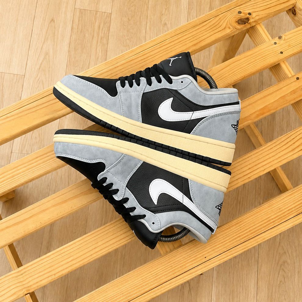 Air Jordan 1 Low SE sneakers in the Light Smoke Grey