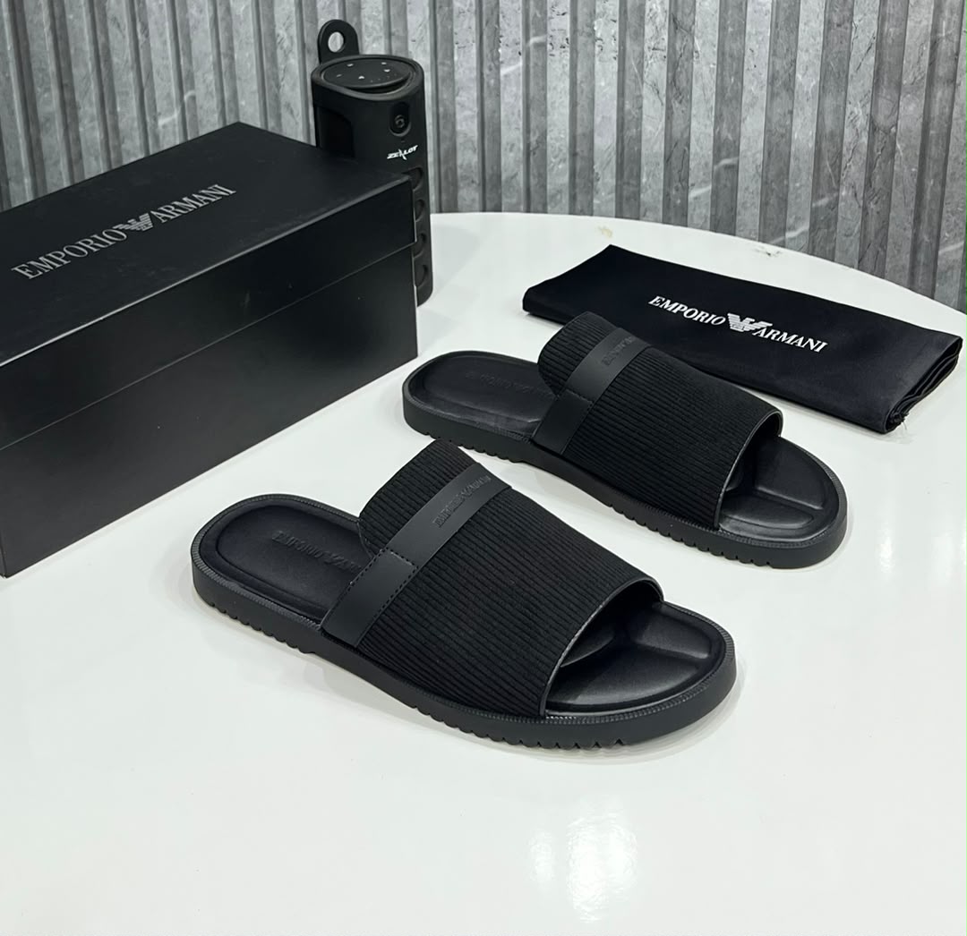 Emporio Armani pam slide triple black