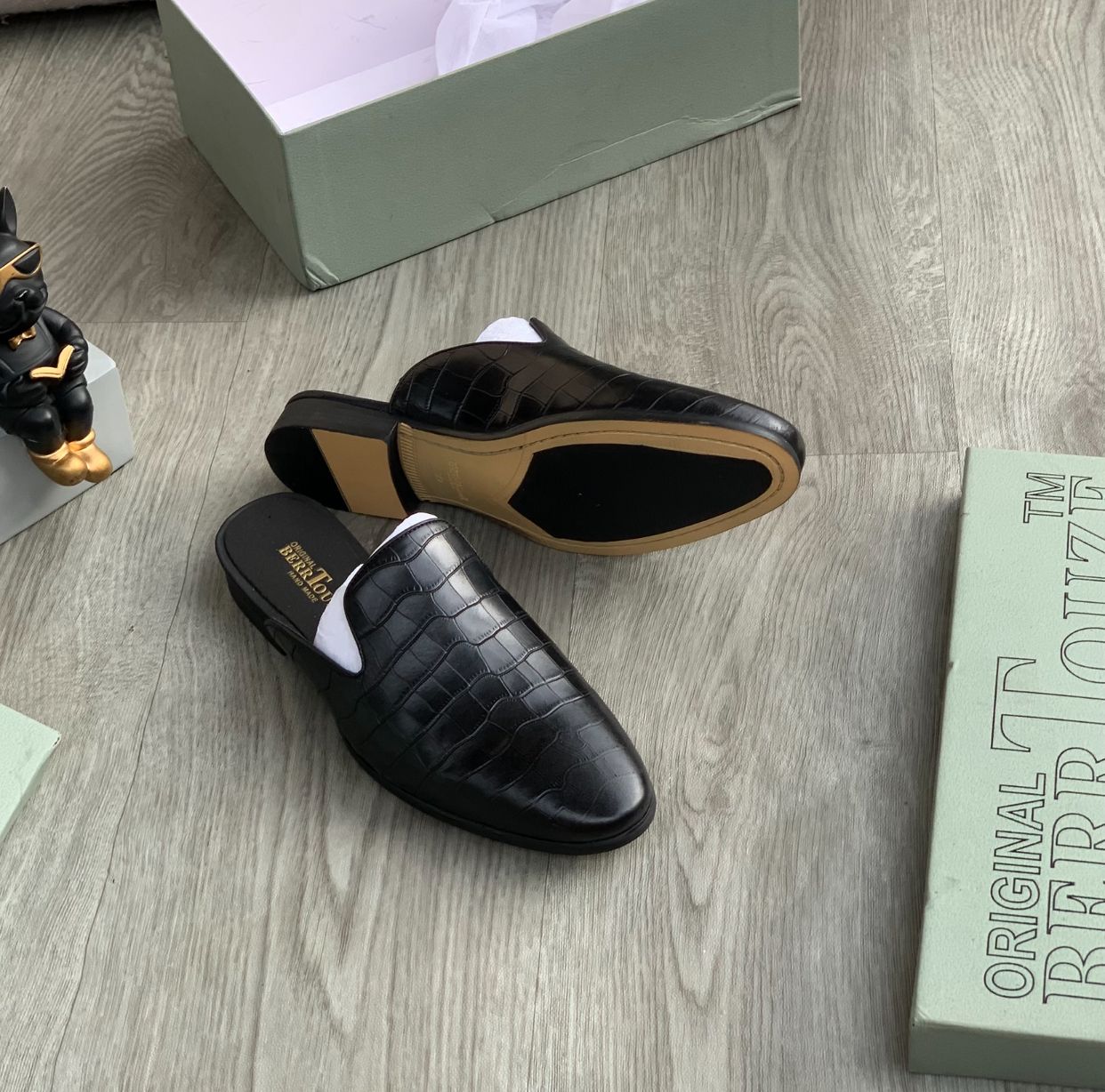 Bebbtouze Croc-Textured Slip-On Mule “Black - Image 2